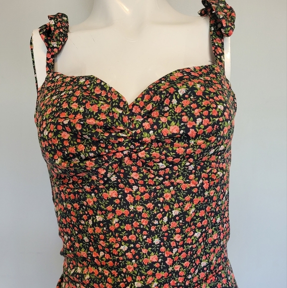 Boohoo Plus Ditsy Floral Wide Leg Jumpsuit, BNWT, Size 18 - Picture 4 of 11